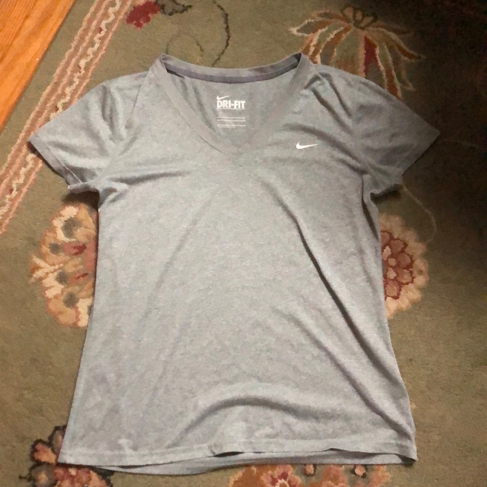 grey nike tshirt